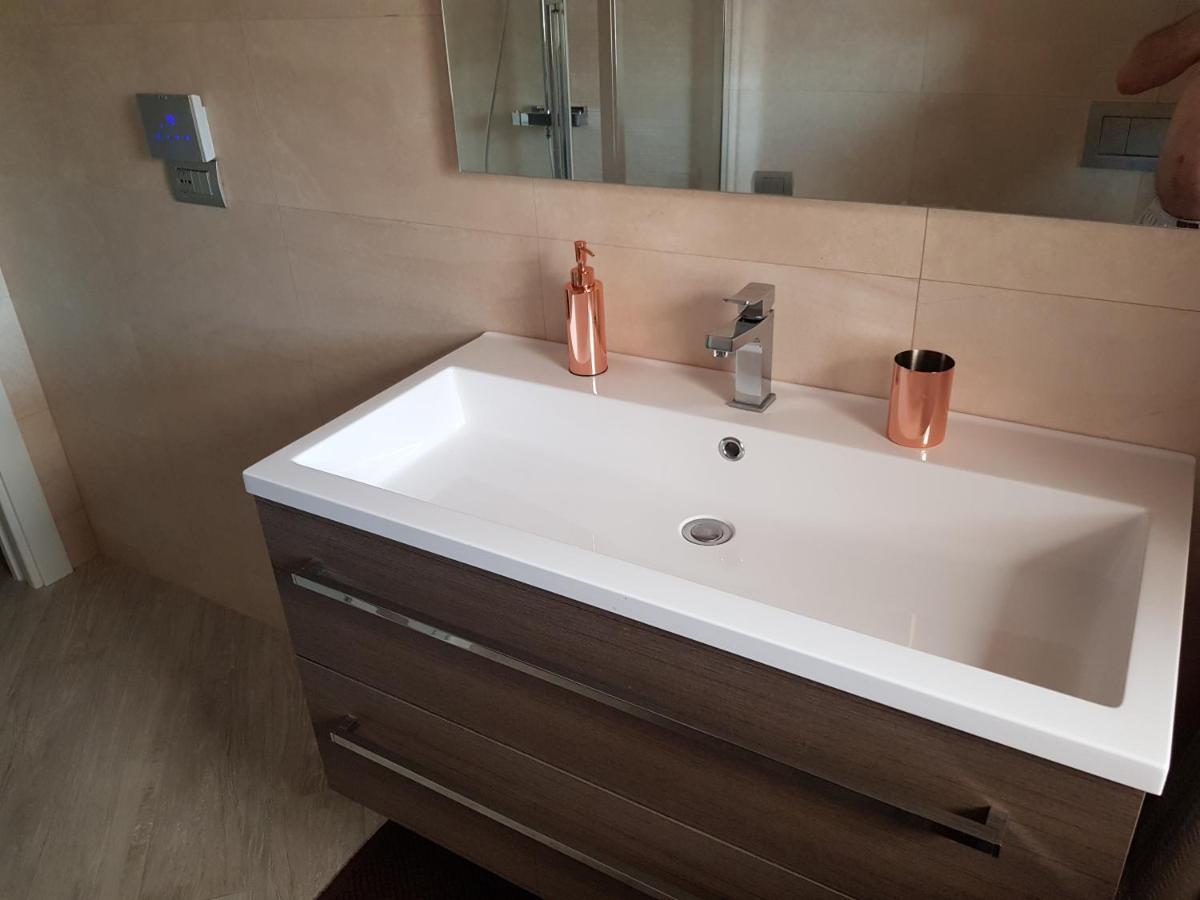 Trilocale Moderno In Centro Citta Apartment Turin Bagian luar foto